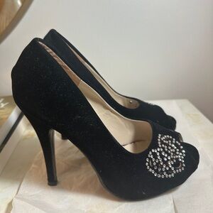 Black heels size 6.5